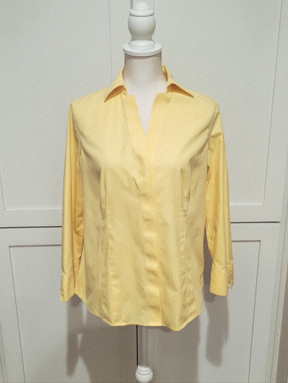 Taylor 100% Cotton Butter Yellow Non-Iron Button-Up Blouse | Size 6